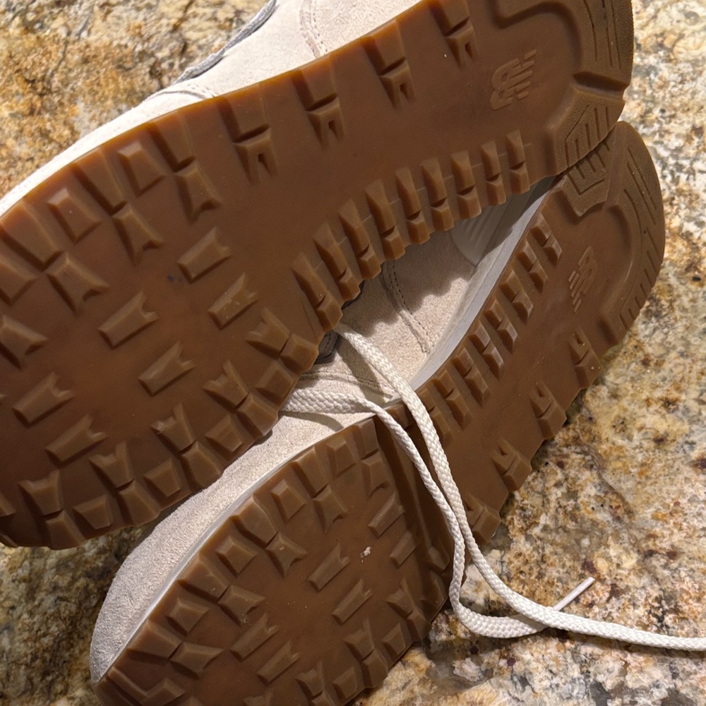 New Balance 574 Men’s Off-White and Gray Sneakers - Picture 6 of 6